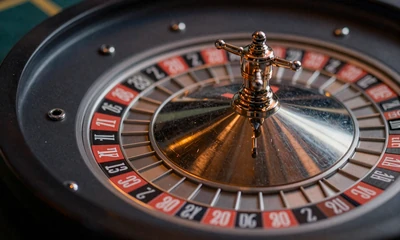 Rouletterad-Detail mit Diamant-Akzenten - Vox Casino Diamond VIP-Stufe